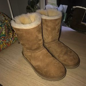BAILEY BOW UGG BOOTS SIZE 8